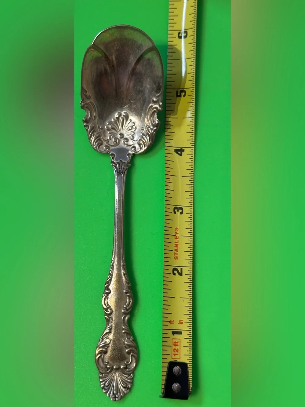 Vintage Regent MFG Co. Ornate Silver Shell Shape Serving. 6” Length
